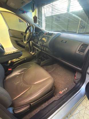 HONDA-FIT-2005