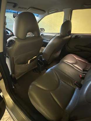 HONDA-FIT-2005