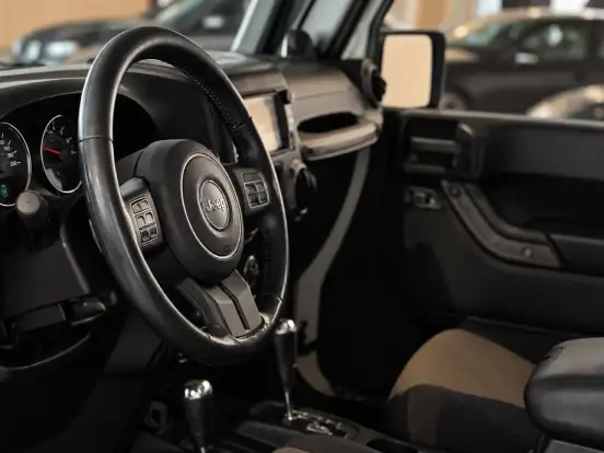 JEEP-WRANGLER-3.6 UNLIMITED SPORT 4X4 V6 GASOLINA 4P AUTOMÁTICO JEEP-WRANGLER-2014