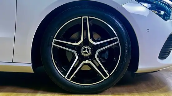 MERCEDES-BENZ-CLA 200-2025