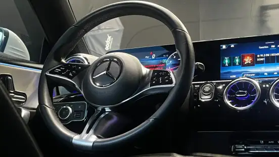 MERCEDES-BENZ-CLA 200-2025