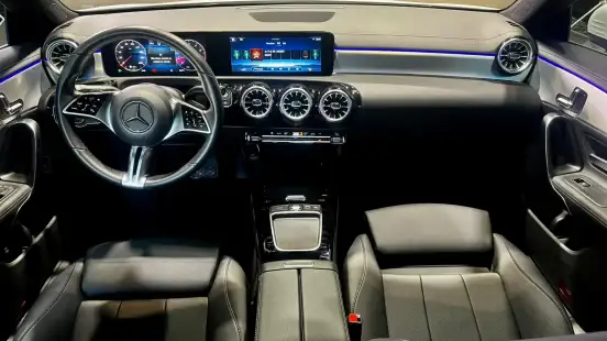 MERCEDES-BENZ-CLA 200-2025