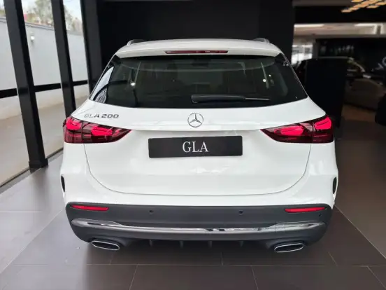 MERCEDES-BENZ-GLA 200-2026