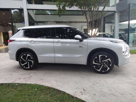 MITSUBISHI-OUTLANDER-2.4 PHEV HPE-S S-AWC DHT MITSUBISHI-OUTLANDER-2025