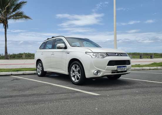 MITSUBISHI-OUTLANDER-2014