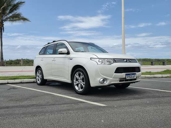 MITSUBISHI-OUTLANDER-2.0 16V GASOLINA 4P AUTOMÁTICO MITSUBISHI-OUTLANDER-2014