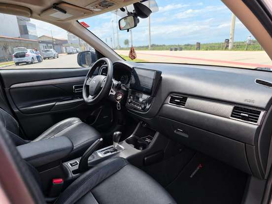 MITSUBISHI-OUTLANDER-2.0 16V GASOLINA 4P AUTOMÁTICO MITSUBISHI-OUTLANDER-2014