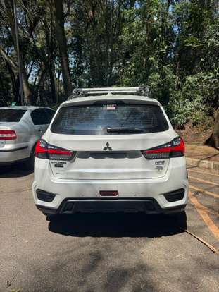 MITSUBISHI-OUTLANDER-2021
