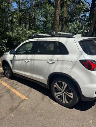 MITSUBISHI-OUTLANDER-2021