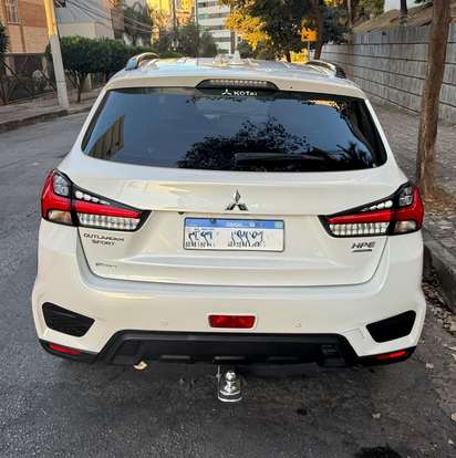 MITSUBISHI-OUTLANDER-2021