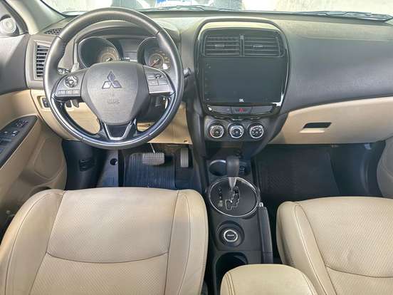 MITSUBISHI-OUTLANDER-2021