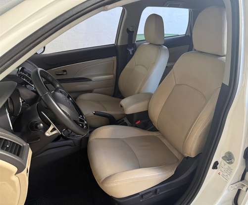 MITSUBISHI-OUTLANDER-2021