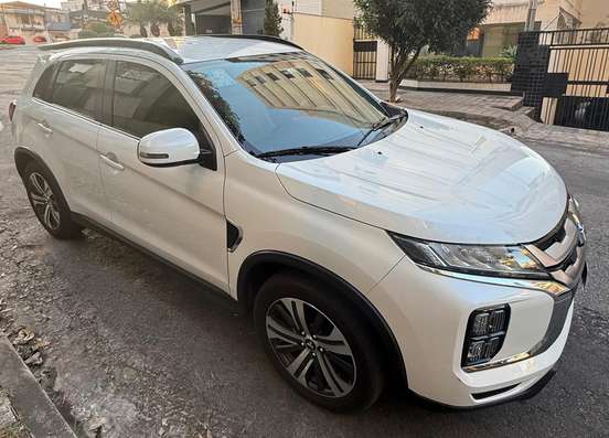 MITSUBISHI-OUTLANDER-2021