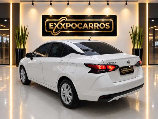 NISSAN-VERSA-2022