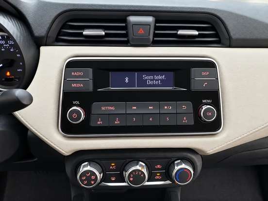 NISSAN-VERSA-2022