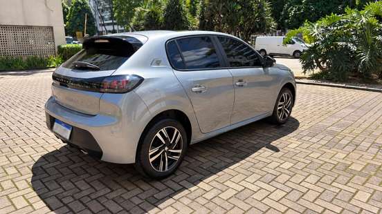 PEUGEOT-208-2023