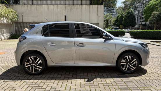PEUGEOT-208-2023