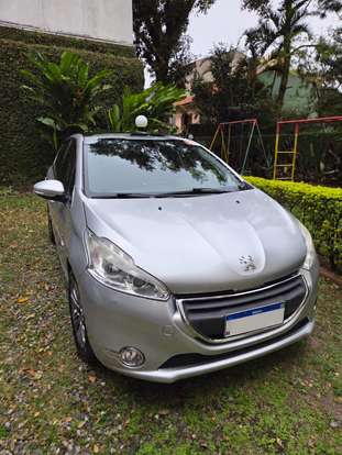 PEUGEOT-208-2015