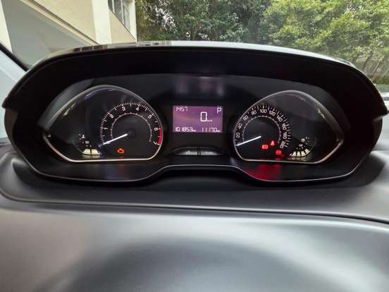 PEUGEOT-208-2015