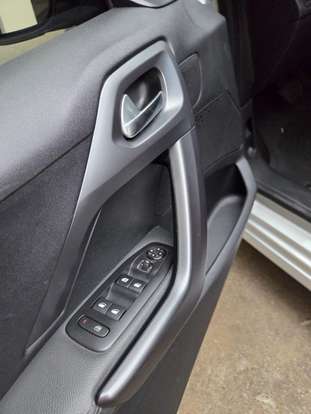PEUGEOT-208-2015
