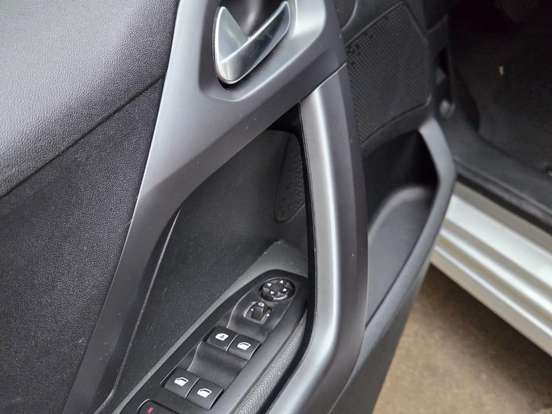 PEUGEOT-208-1.6 GRIFFE 16V FLEX 4P AUTOMÁTICO PEUGEOT-208-2015