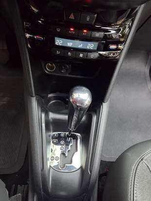 PEUGEOT-208-2015