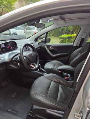 PEUGEOT-208-2015