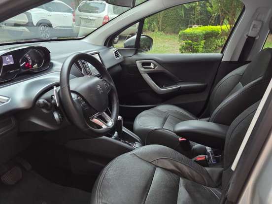 PEUGEOT-208-1.6 GRIFFE 16V FLEX 4P AUTOMÁTICO PEUGEOT-208-2015