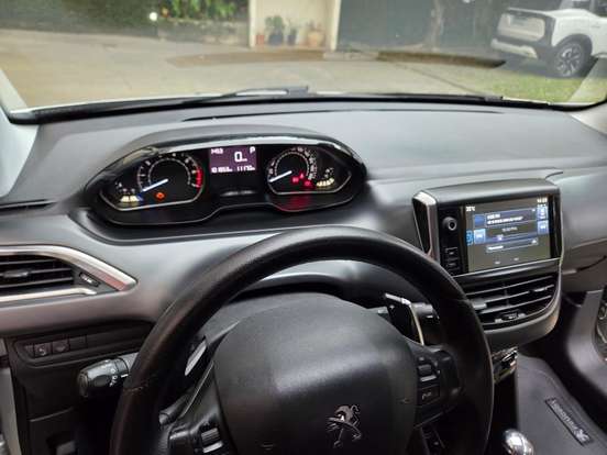 PEUGEOT-208-2015