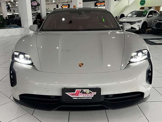 PORSCHE-TAYCAN-2022
