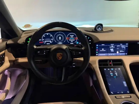 PORSCHE-TAYCAN-2022