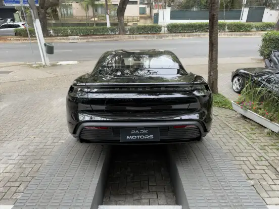 PORSCHE-TAYCAN-2022