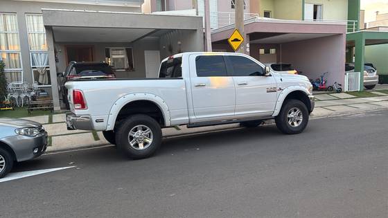 RAM 2500 6.7 LARAMIE 4X4 CD I6 TURBO DIESEL 4P AUTOMÁTICO