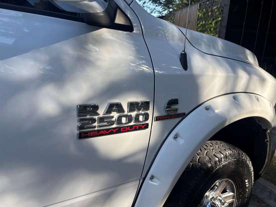 RAM-2500-6.7 LARAMIE 4X4 CD I6 TURBO DIESEL 4P AUTOMÁTICO RAM-2500-2012