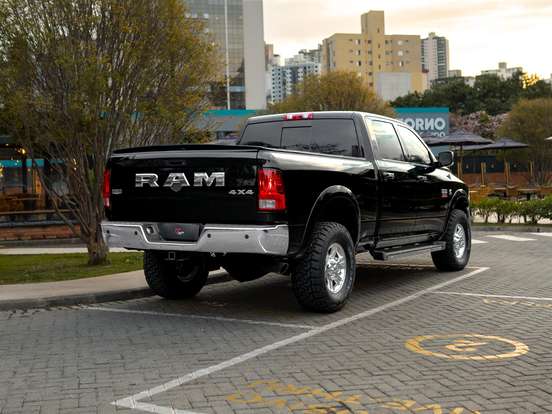 RAM-2500-6.7 LARAMIE 4X4 CD I6 TURBO DIESEL 4P AUTOMÁTICO RAM-2500-2011