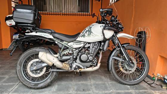 ROYAL ENFIELD HIMALAYAN 450 KAMET WHITE 