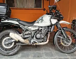 ROYAL ENFIELD HIMALAYAN 450 KAMET WHITE ROYAL ENFIELD HIMALAYAN 450 KAMET WHITE