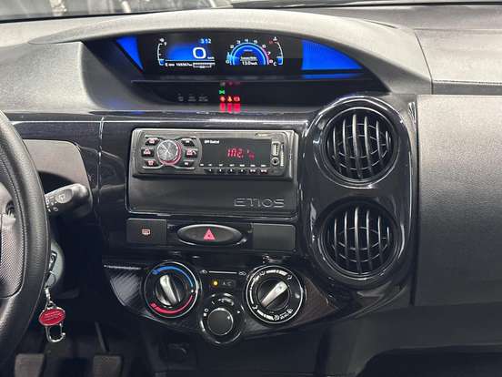 TOYOTA-ETIOS-2016