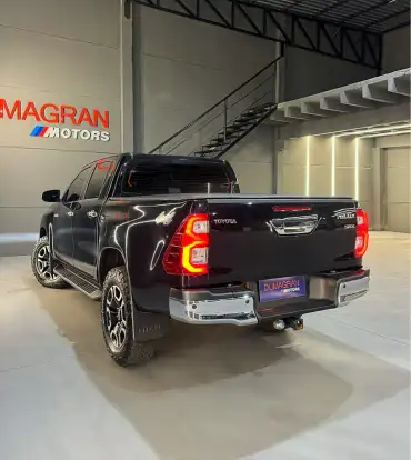 TOYOTA-HILUX-2022