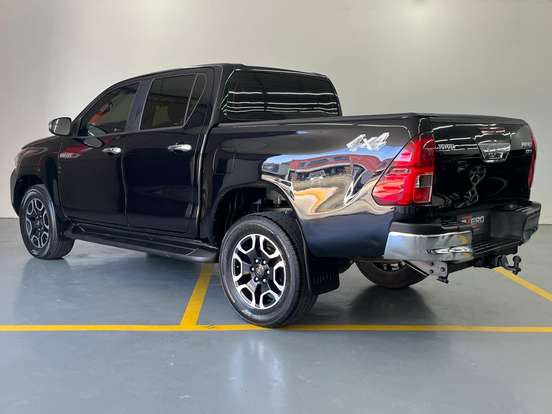 TOYOTA-HILUX-2.8 D-4D TURBO DIESEL CD SR 4X4 AUTOMÁTICO TOYOTA-HILUX-2021