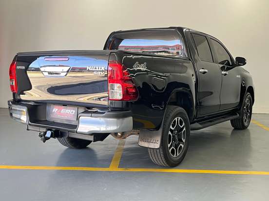 TOYOTA-HILUX-2021