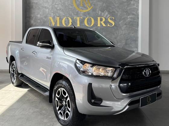 TOYOTA HILUX 2.8 D-4D TURBO DIESEL CD SRV 4X4 AUTOMÁTICO