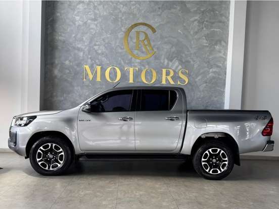 TOYOTA-HILUX-2.8 D-4D TURBO DIESEL CD SRV 4X4 AUTOMÁTICO TOYOTA-HILUX-2022