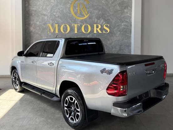 TOYOTA-HILUX-2022