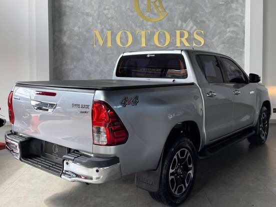 TOYOTA-HILUX-2022