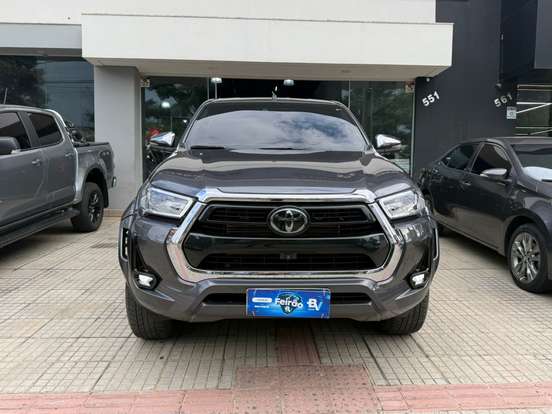 TOYOTA-HILUX-2023