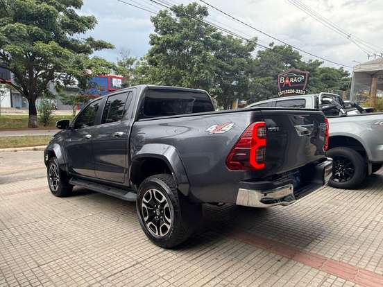 TOYOTA-HILUX-2023