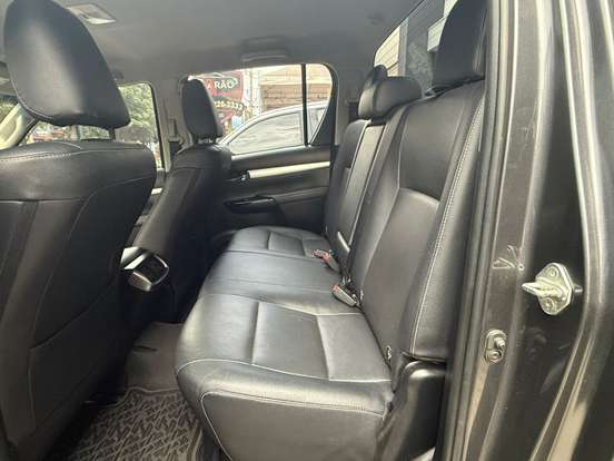 TOYOTA-HILUX-2023