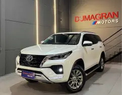 TOYOTA HILUX SW4 2.8 D-4D TURBO DIESEL SRX 7L 4X4 AUTOMÁTICO TOYOTA HILUX SW4 2.8 D-4D TURBO DIESEL SRX 7L 4X4 AUTOMÁTICO