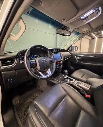 TOYOTA-HILUX SW4-2023